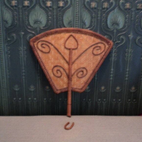 vintage wicker fan wall decor - Picture 1 of 3